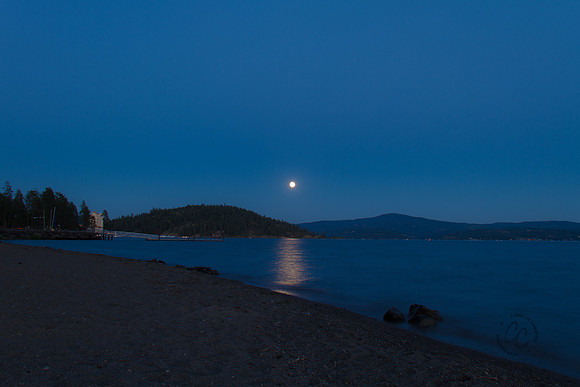 Full moon over Coeur d'Alene lake 2017-3639